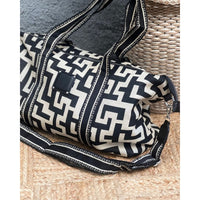 Τσάντα με γεωμετρικά prints και ιμάντα μπεζ