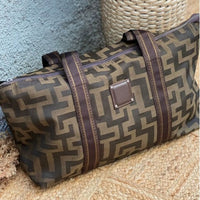 Τσάντα με γεωμετρικά prints και ιμάντα καφέ