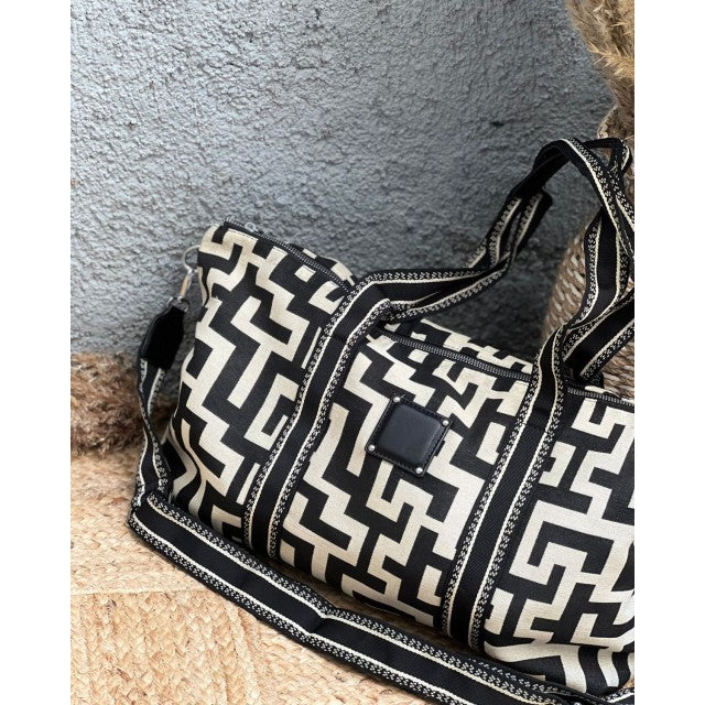 Τσάντα με γεωμετρικά prints και ιμάντα μπεζ