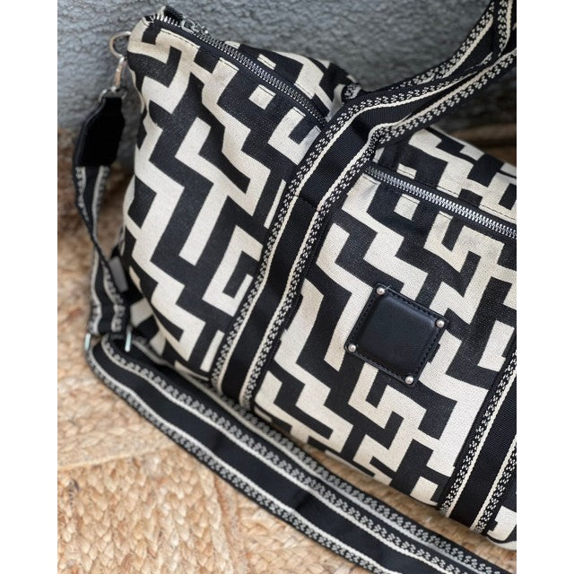 Τσάντα με γεωμετρικά prints και ιμάντα μπεζ